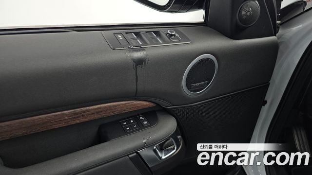 Land Rover Discovery 2017 — photo 29