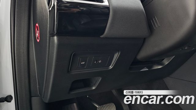 Land Rover Discovery 2017 — photo 34