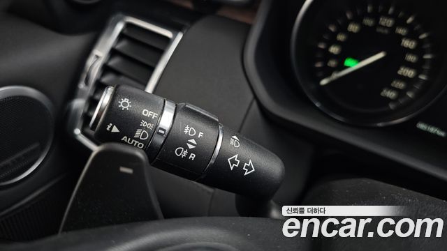 Land Rover Discovery 2017 — photo 35