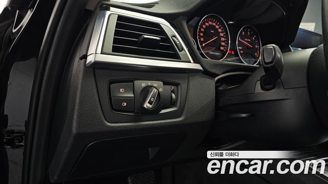 BMW 3-Series 2016 — photo 19