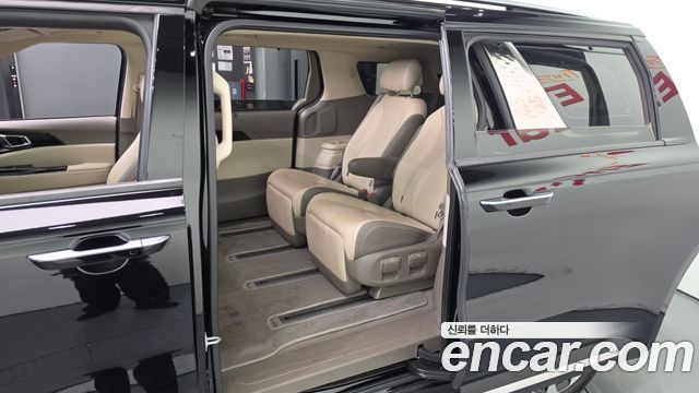 Kia Canival 2023 — photo 11