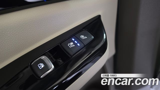 Kia Canival 2023 — photo 17