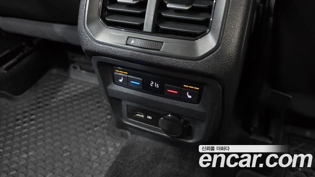 Volkswagen Tiguan 2020 — photo 18