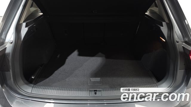 Volkswagen Tiguan 2020 — photo 20