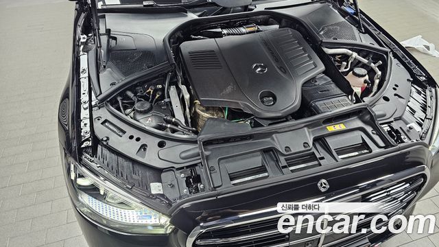 Mercedes-Benz S-Class 2025 — photo 6