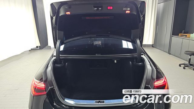 Mercedes-Benz S-Class 2025 — photo 24