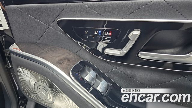 Mercedes-Benz S-Class 2025 — photo 28