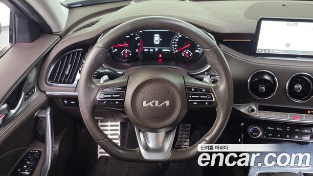 Kia Stinger 2023 — photo 19