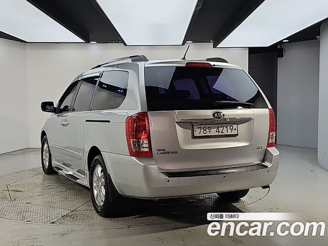 Kia Canival 2013 — photo 3