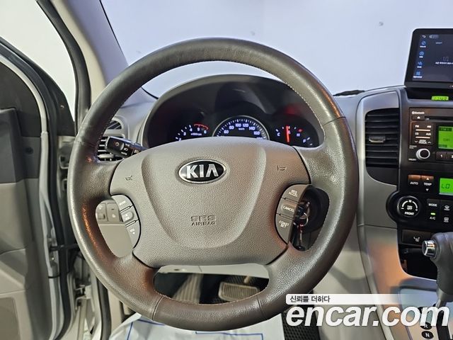 Kia Canival 2013 — photo 9