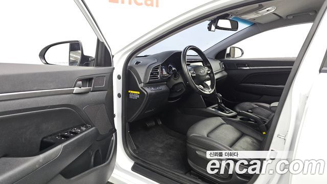 Hyundai AVANTE 2019 — photo 13