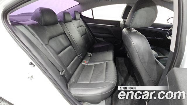 Hyundai AVANTE 2019 — photo 17