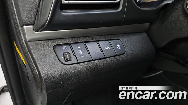 Hyundai AVANTE 2019 — photo 24