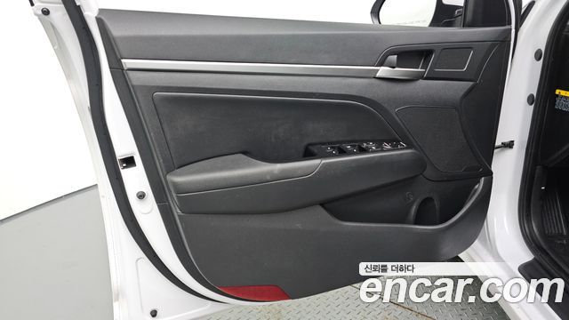 Hyundai AVANTE 2019 — photo 14