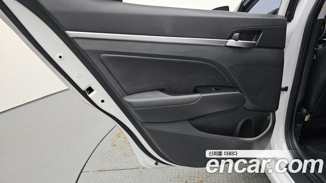 Hyundai AVANTE 2019 — photo 15