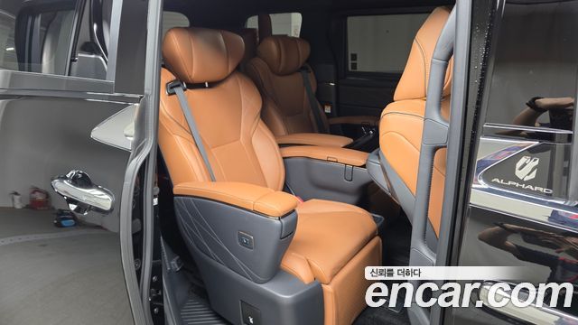 Toyota Alphard 2025 — photo 17