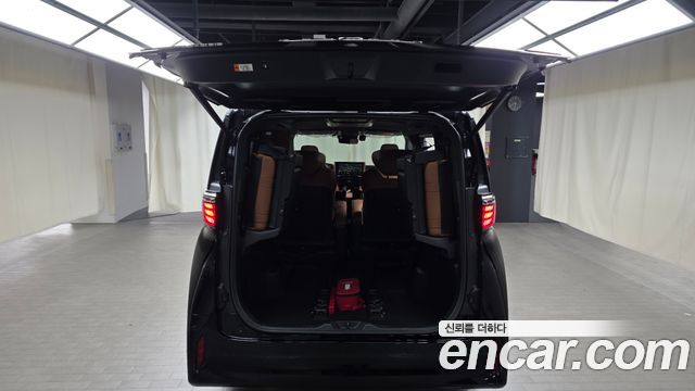 Toyota Alphard 2025 — photo 24