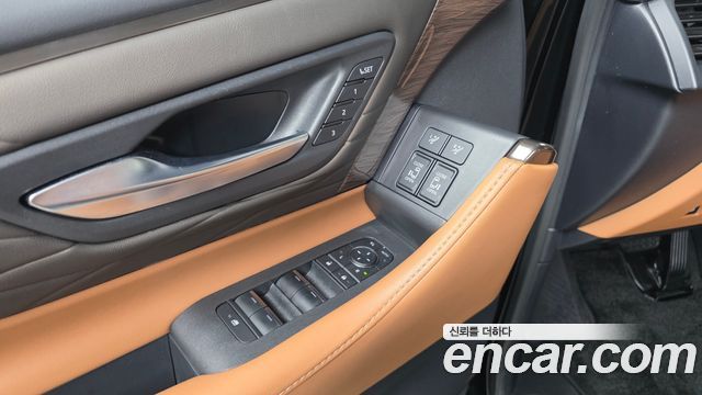 Toyota Alphard 2025 — photo 28