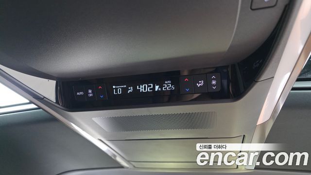 Toyota Alphard 2025 — photo 33