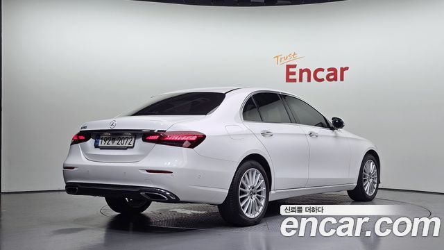 Mercedes-Benz E-Class 2022 — photo 2