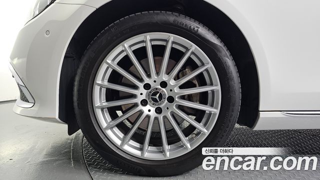 Mercedes-Benz E-Class 2022 — photo 5