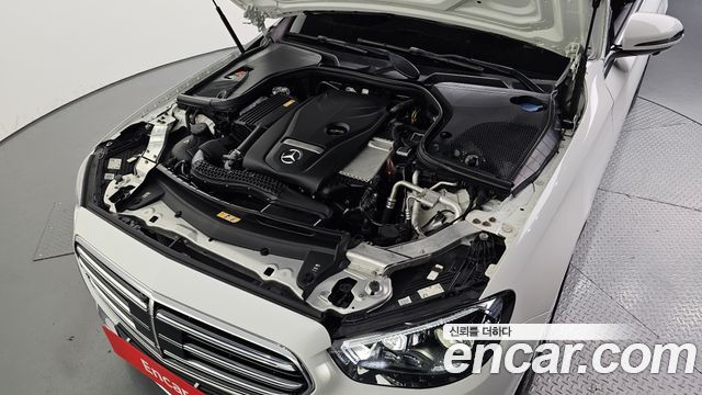 Mercedes-Benz E-Class 2022 — photo 6