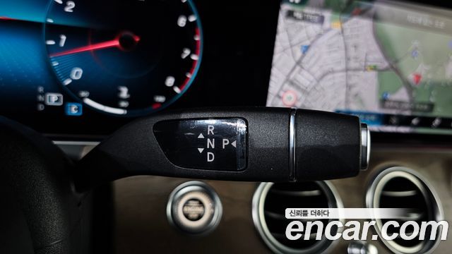 Mercedes-Benz E-Class 2022 — photo 9
