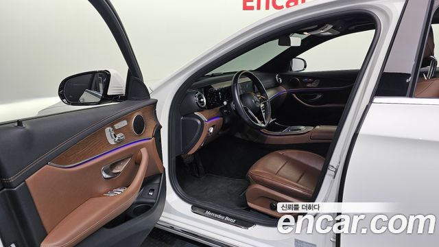 Mercedes-Benz E-Class 2022 — photo 10