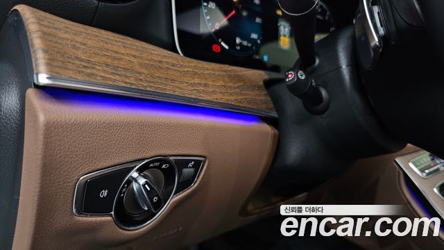 Mercedes-Benz E-Class 2022 — photo 13