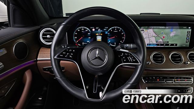 Mercedes-Benz E-Class 2022 — photo 14