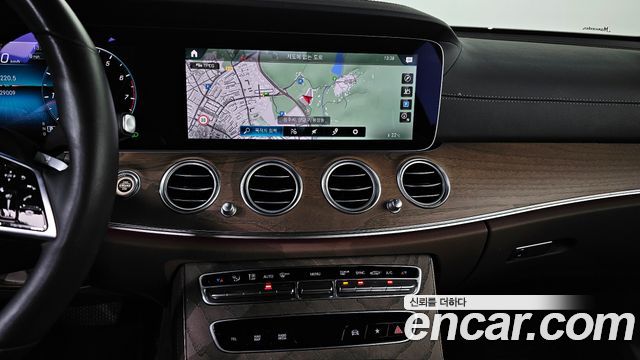 Mercedes-Benz E-Class 2022 — photo 15