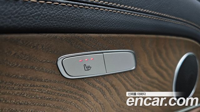 Mercedes-Benz E-Class 2022 — photo 19