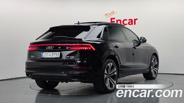 Audi Q8 2023 — photo 2
