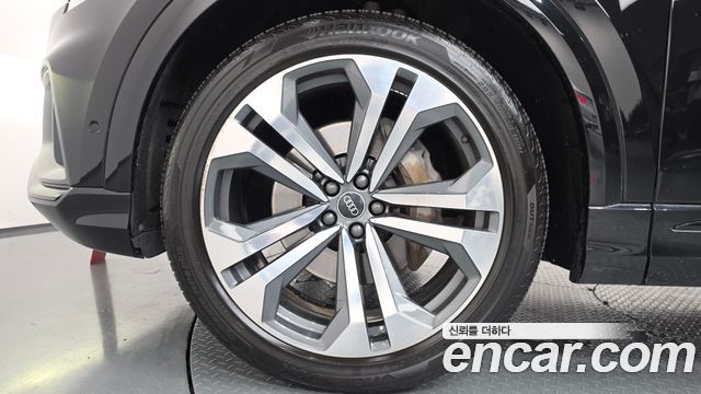 Audi Q8 2023 — photo 5