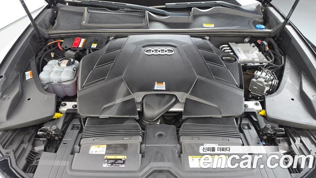 Audi Q8 2023 — photo 6