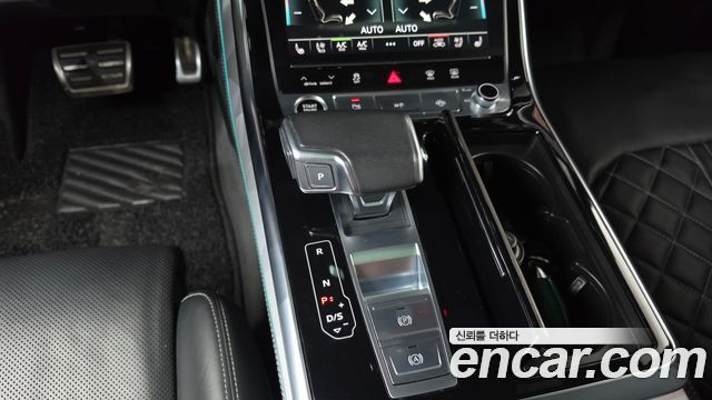 Audi Q8 2023 — photo 9