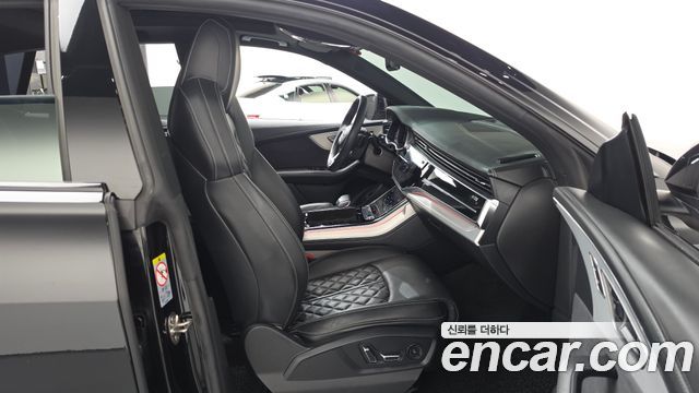 Audi Q8 2023 — photo 11