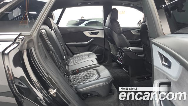 Audi Q8 2023 — photo 12