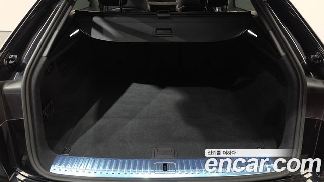 Audi Q8 2023 — photo 20
