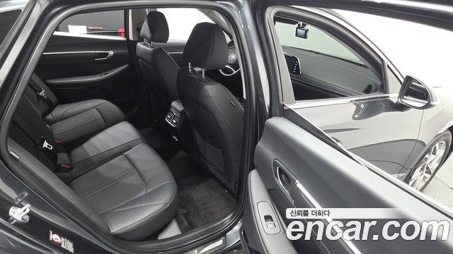 Hyundai Sonata 2022 — photo 17