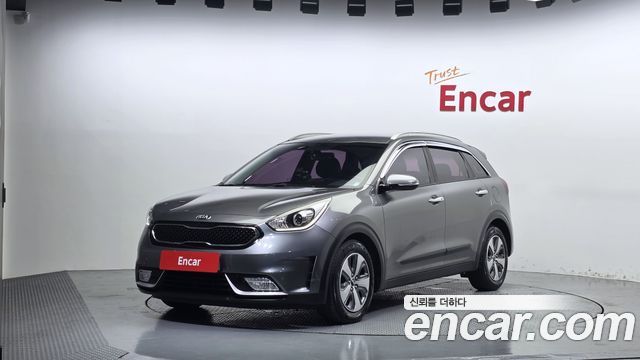 Kia Niro 2017 — photo 1