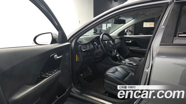 Kia Niro 2017 — photo 10