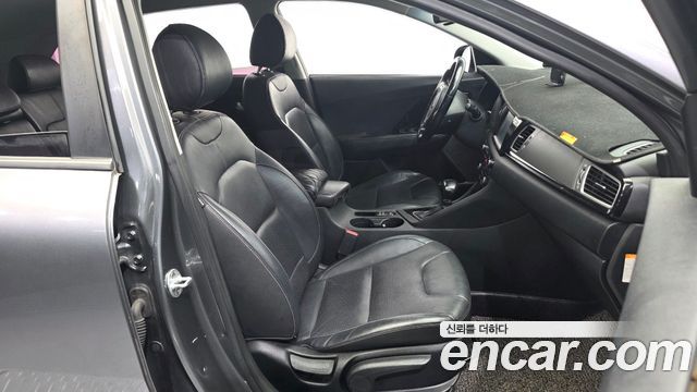 Kia Niro 2017 — photo 11