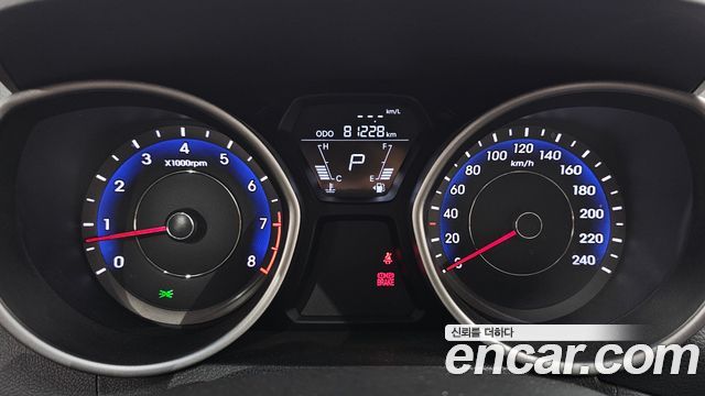 Hyundai AVANTE 2012 — photo 8