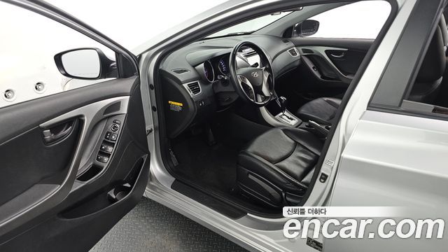 Hyundai AVANTE 2012 — photo 10
