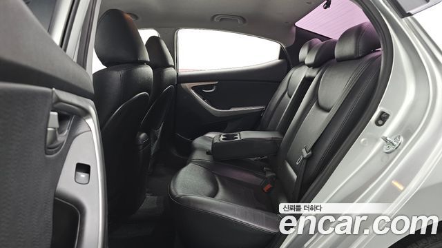Hyundai AVANTE 2012 — photo 12