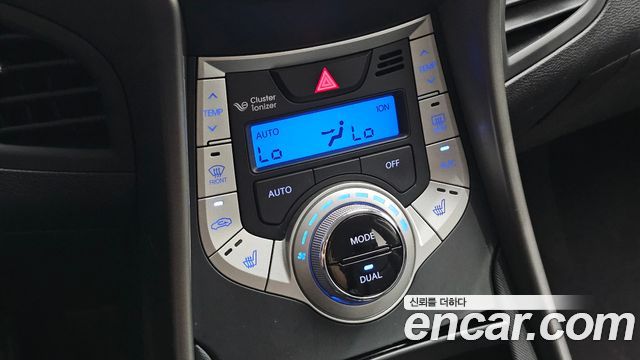 Hyundai AVANTE 2012 — photo 18