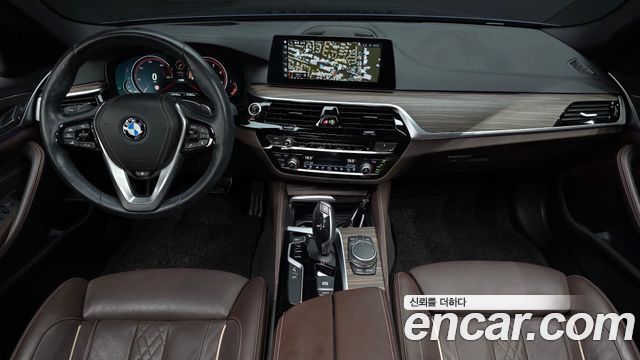 BMW 5-Series 2017 — photo 10