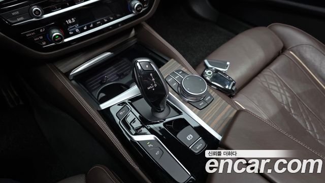 BMW 5-Series 2017 — photo 12
