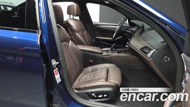 BMW 5-Series 2017 — photo 17